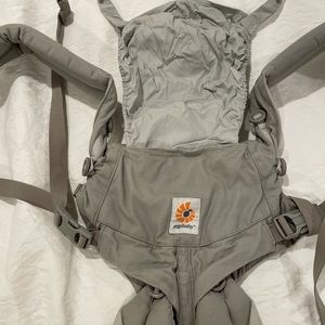 Grey ErgoBaby like new !